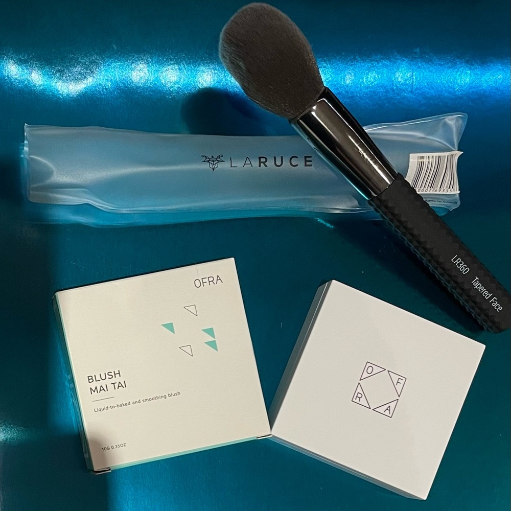 OFRA. BLUSH - MAI TAI & Laruce Tapered Face Brush LR360